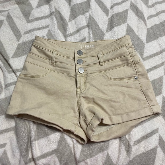 A set of high waisted shorts - Picture 5 of 12